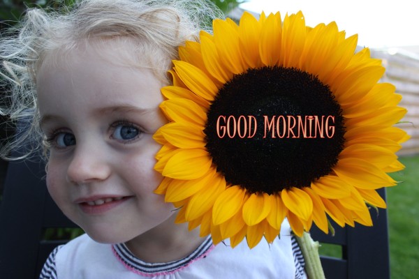 Baby Girl Wishing Good Morning To All-WG102